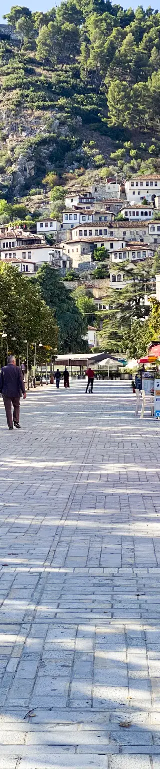 In Berat die tausend Fenster zählen